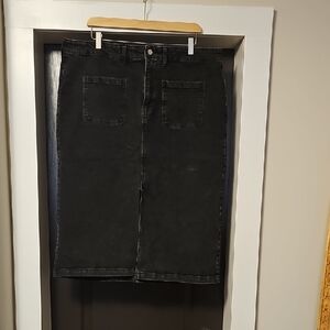 GAP Black Midi Denim Skirt with Front Patch Pockets